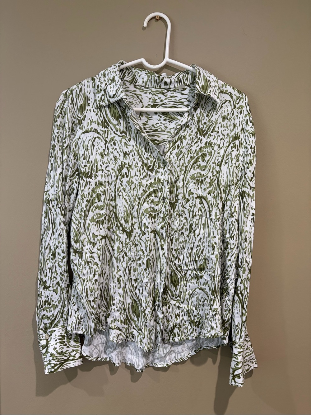 Lovers + Friends Green & White Printed Long Sleeve Women's Shirt Medium like new